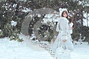 Ã¥â Â¬Ã¥Â­Â£Ã¥Â¤Â§Ã©âºÂªÃ¥Â¤Â©Ã©â¡ÅÃ§Å¡âÃ§Â¾Å½Ã¤Â¸Â½Ã¥Â°âÃ¥Â¥Â³The beautiful maiden in the snow in winter photo